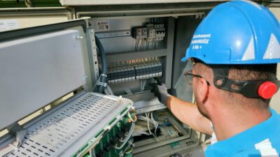 Elektrikern in Gewerbeprojekten und Industrieanlagen